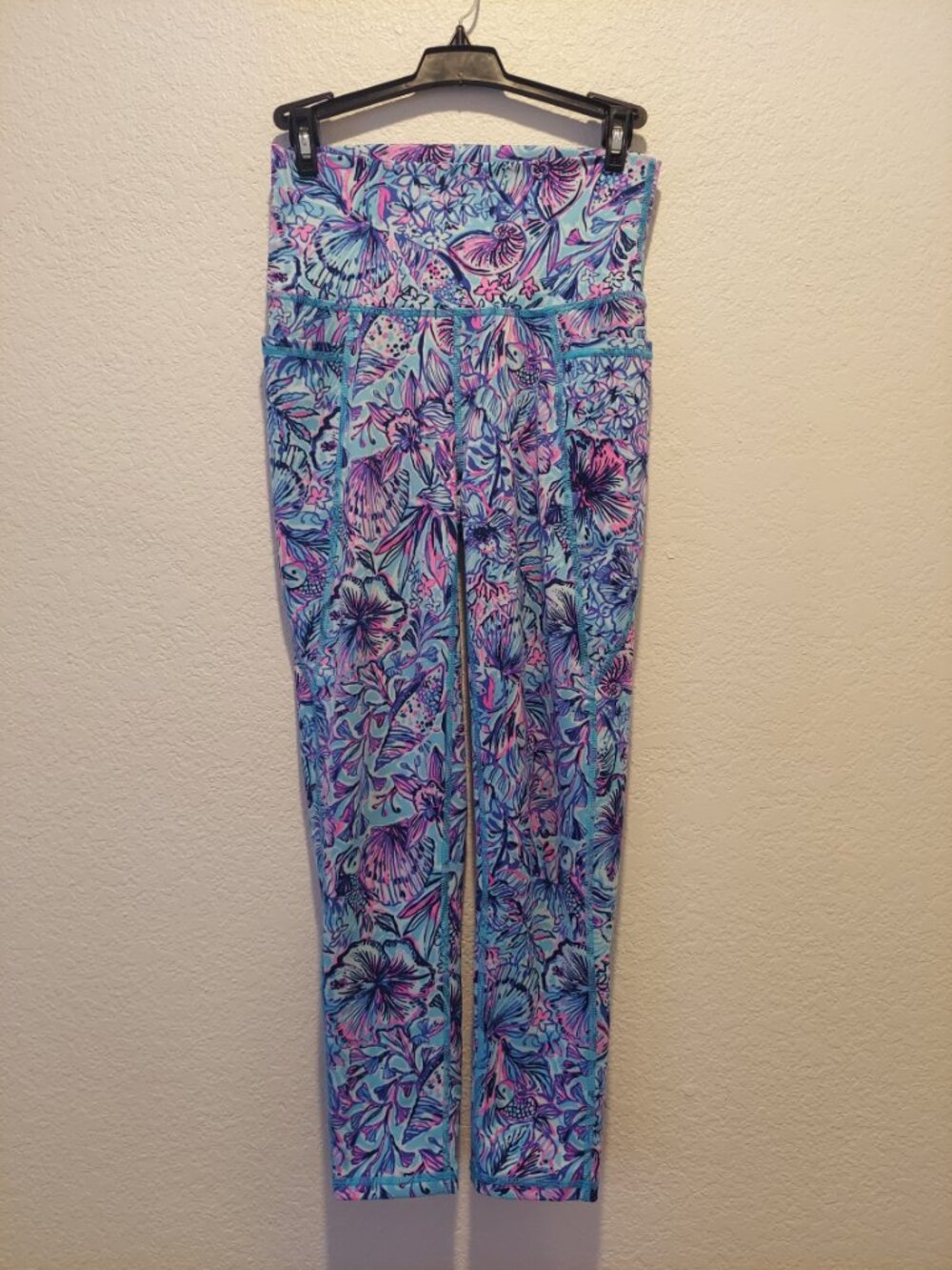 Lilly Pulitzer Luxletic Weekender Legging - Picture 2 of 8